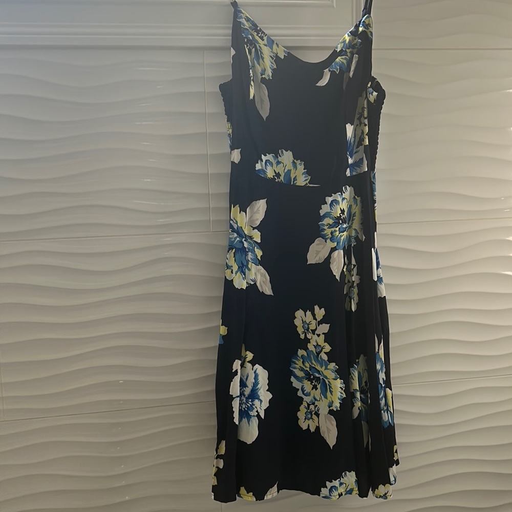 Old Navy Floral dress - Size Medium